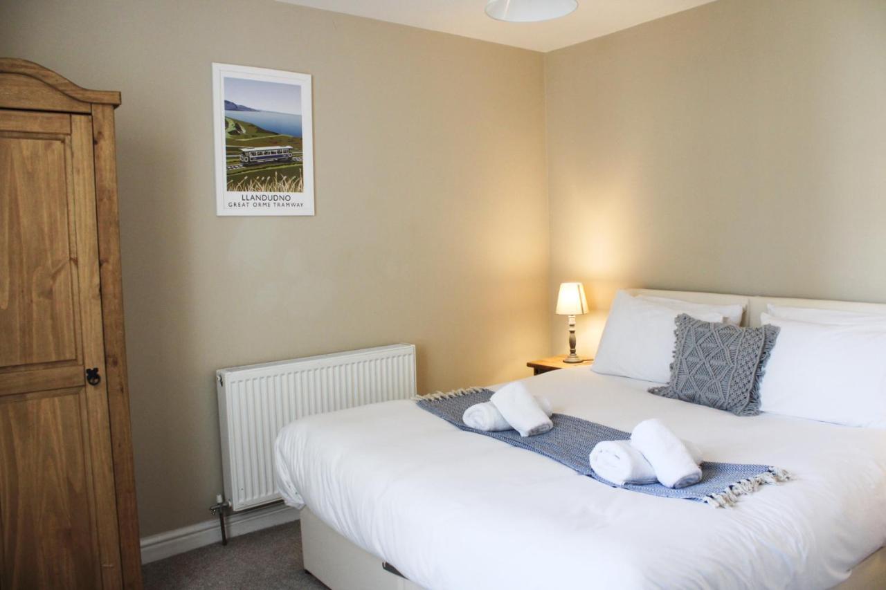 The Clifton Holiday Apartment Llandudno Centre ภายนอก รูปภาพ